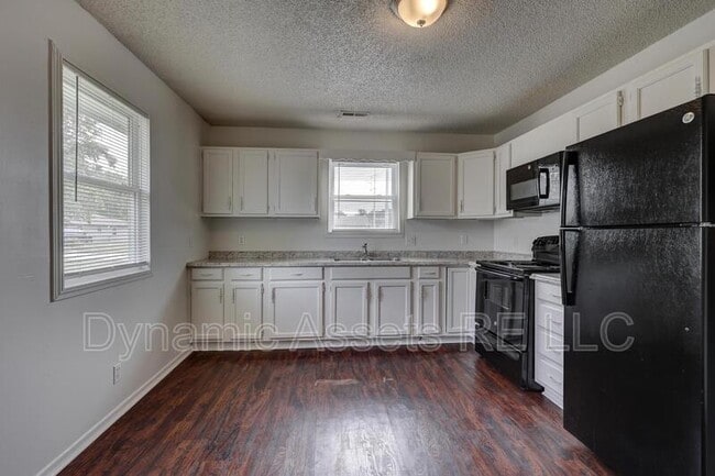 Building Photo - 2008 John F Kennedy St Unit A