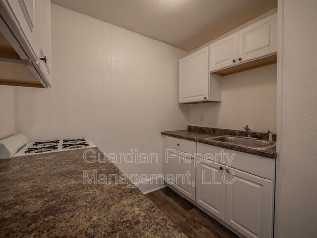 Photo - 108 N Buchanan St