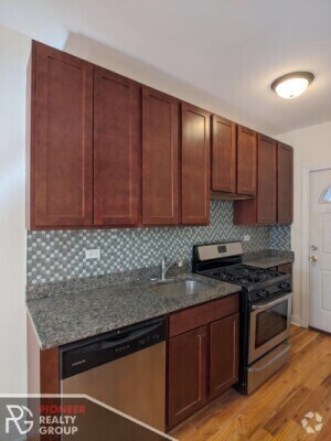 Building Photo - 630 W Cornelia Ave Unit 1 Rental