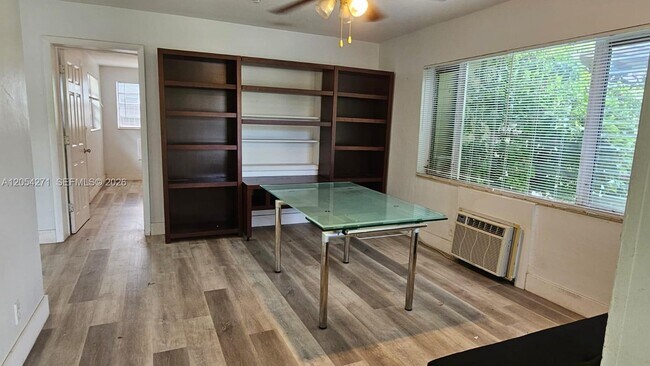 Photo - 808 NE 10th St Unit 3