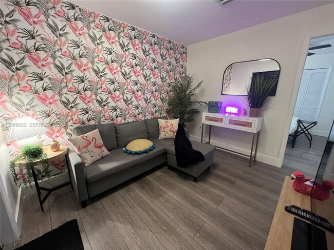 Building Photo - 3102 SW 10th St Unit 3104A