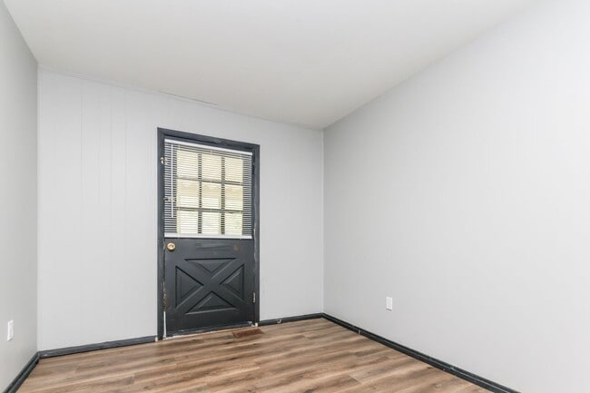 Photo - 3 Bed 1 Bath Single Family Home in Springfield!