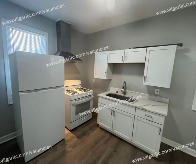 Building Photo - 4117 Euclid Ave Unit 2R (Apt A Rear)