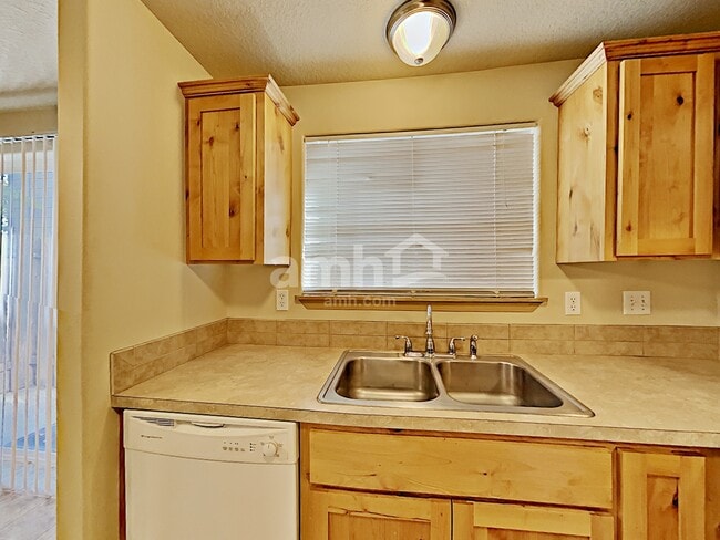 Photo - 2132 E Third Street