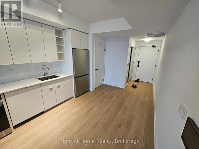 Photo - 2075 Lakeshore Rd. Unit 810