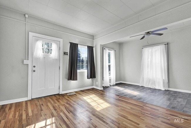 Photo - 155 N 11th E St