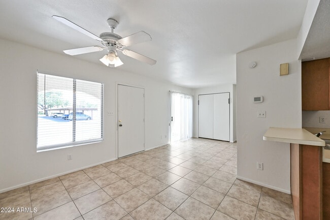 Photo - 4730 W Northern Ave Unidad 1114