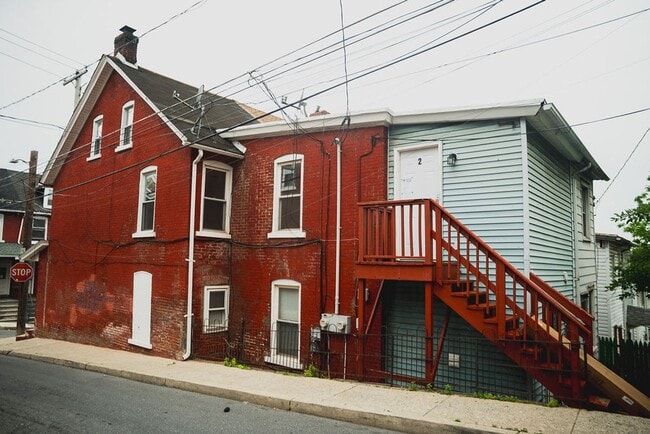 Building Photo - 315 State St Unit 2