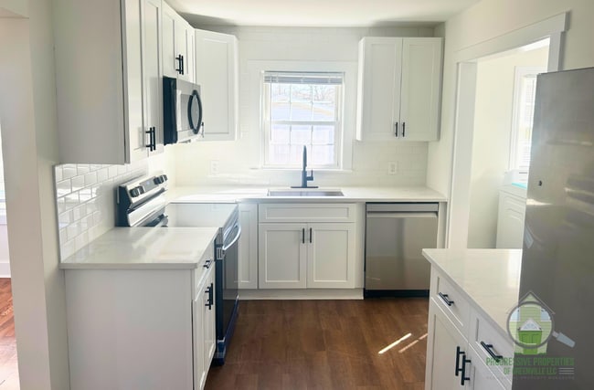 Building Photo - 904 Staunton Bridge Rd