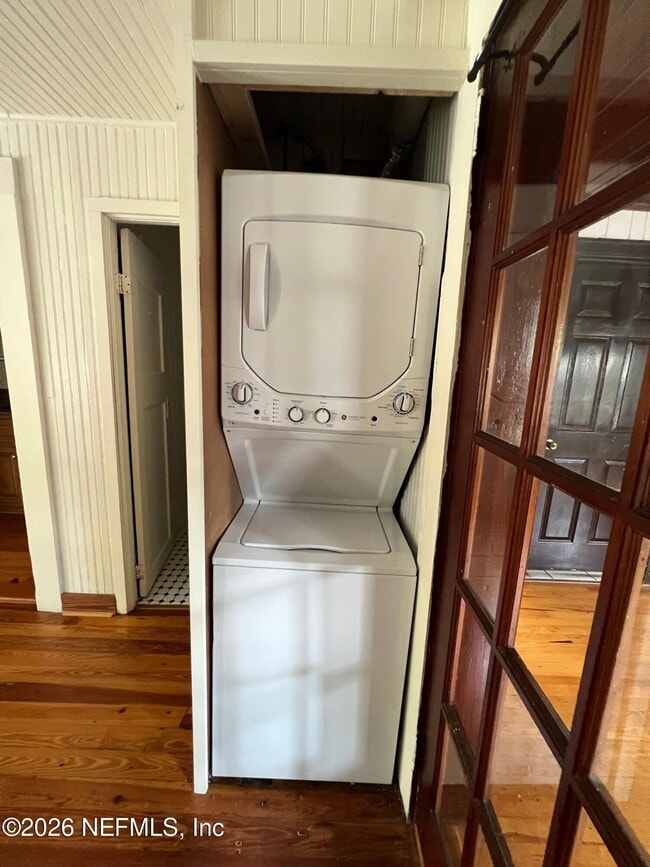 Photo - 809 2nd St S