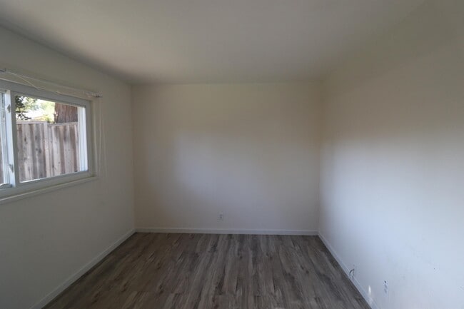 Photo - 1086 Springfield Dr