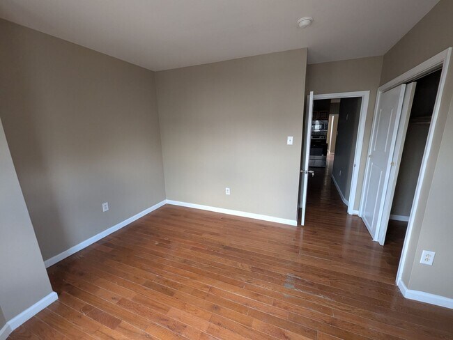 Photo - 5838 Windsor Ave Unidad 2nd Floor
