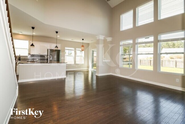 Photo - 574 Crossland Dr