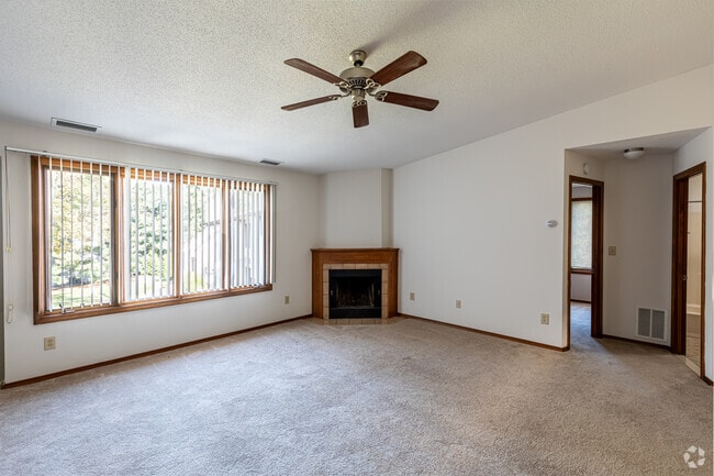 2BR, 2BA - Living Room - Baldwin Court