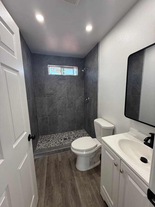 Photo - 2 bed, 1 bath ADU with private yard and laundry