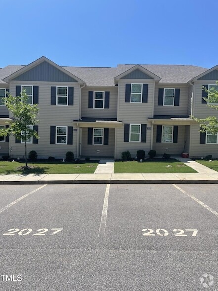 Building Photo - 2027 Wiggins Village Dr Rental