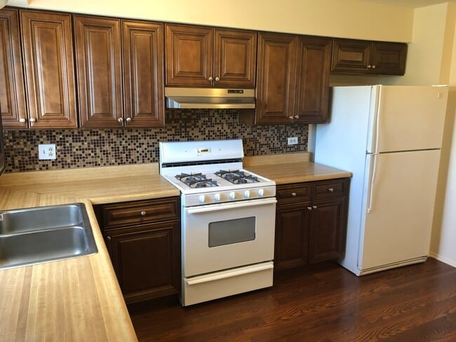 Building Photo - 10417 Dearlove Rd Unit 1A