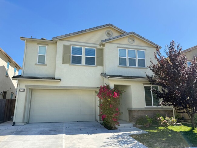 Building Photo - Beautiful Newer 4-Bedroom Home