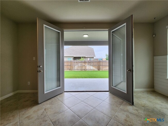 Photo - 352 Lillianite