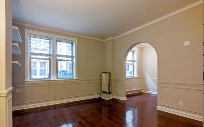Building Photo - 546 W Surf St