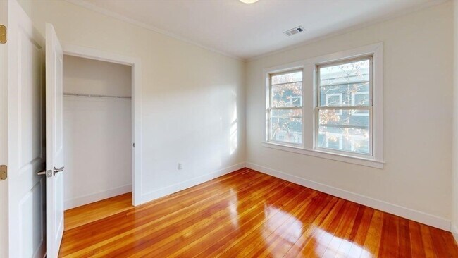 Photo - 391 Linwood Ave Unit 2