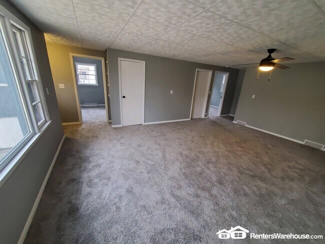 Photo - 111 Douglas Ave W