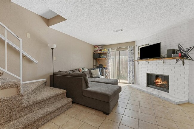 Photo - 621 Carriagehouse Ln Unit 2