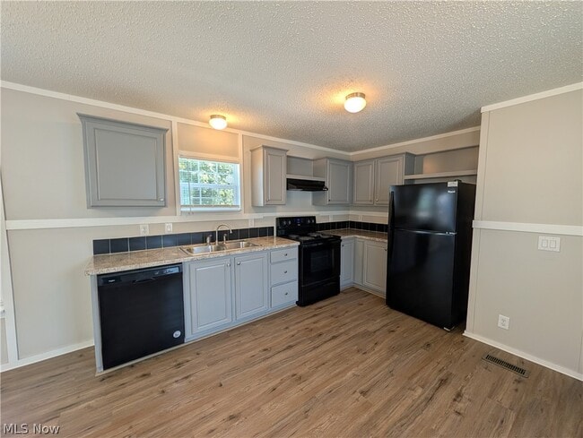 Photo - 215 Cedar Brook Dr