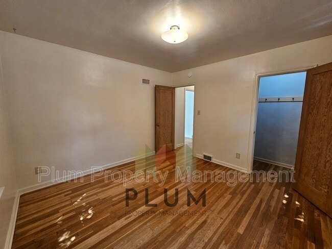 Photo - 407 S 5th St E