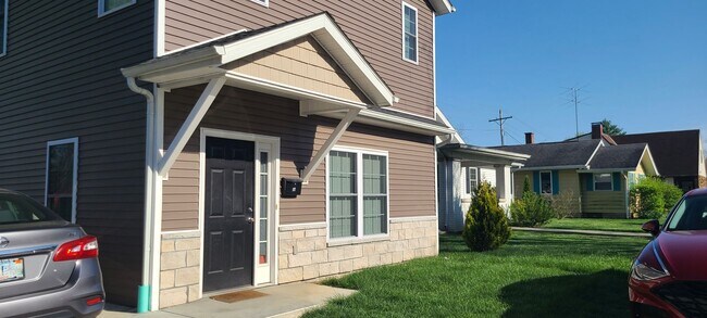 Photo - 117 S Clark St