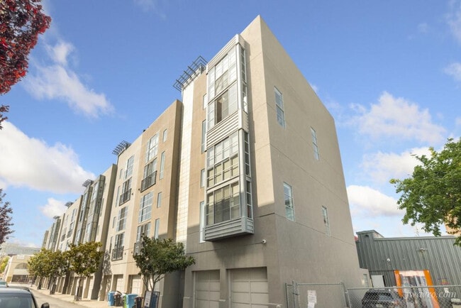Building Photo - 45 Lucerne St Unit 1 Rental