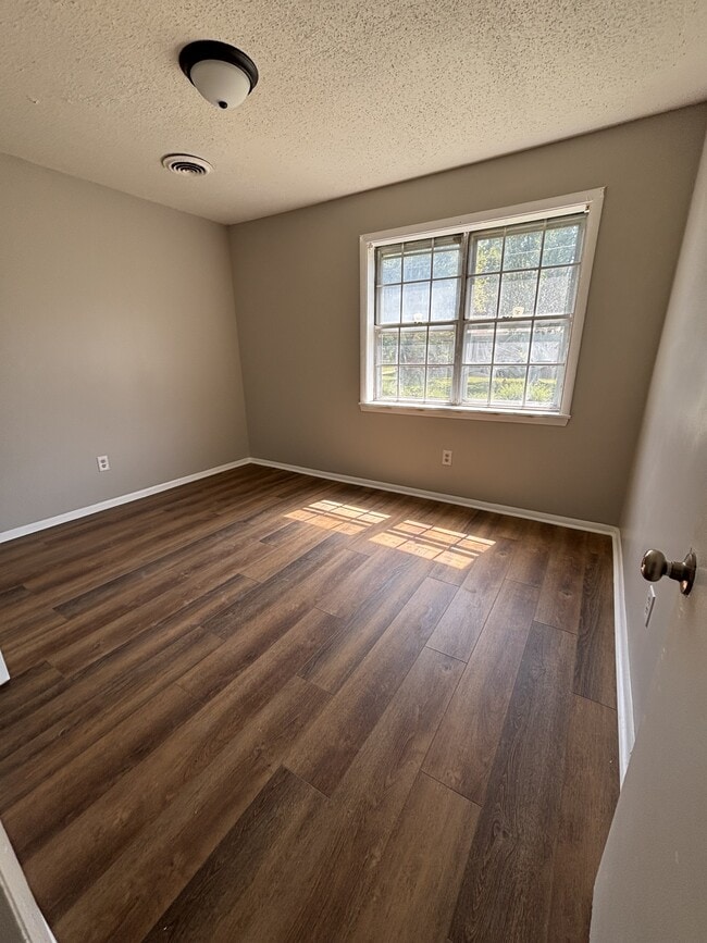 Photo - 131 Tisdale St