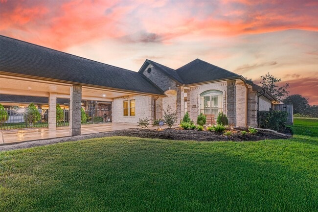 Photo - 402 Avenue H