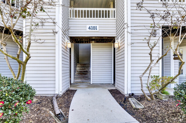 Building Photo - 4101 Breezewood Dr Unit Apt 101