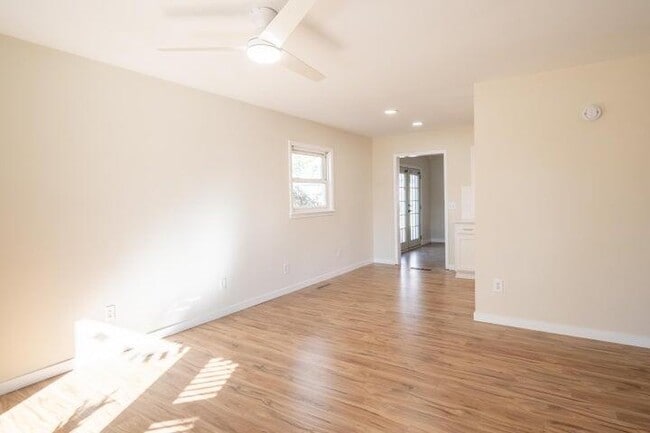 Photo - 1529 Wismer St