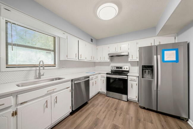 Building Photo - 5861 Dunn Rd Unit 5825