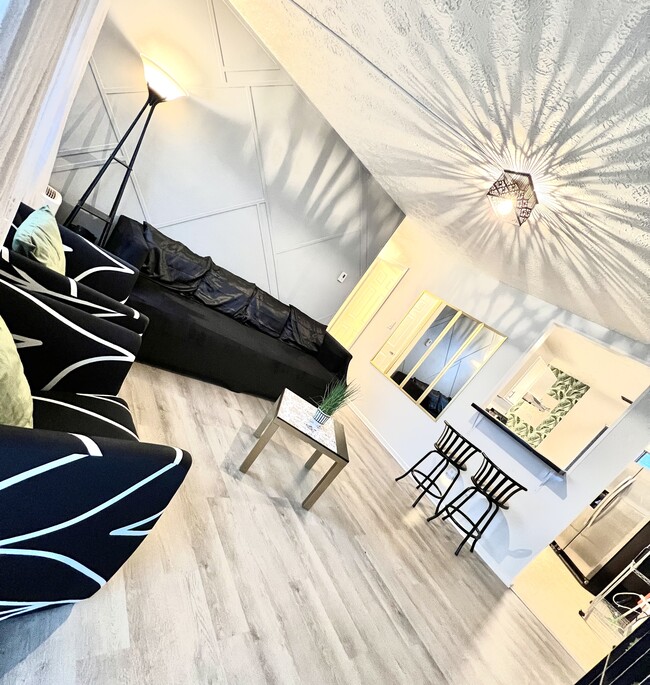 Building Photo - 1812 Kent St Unit Apt A