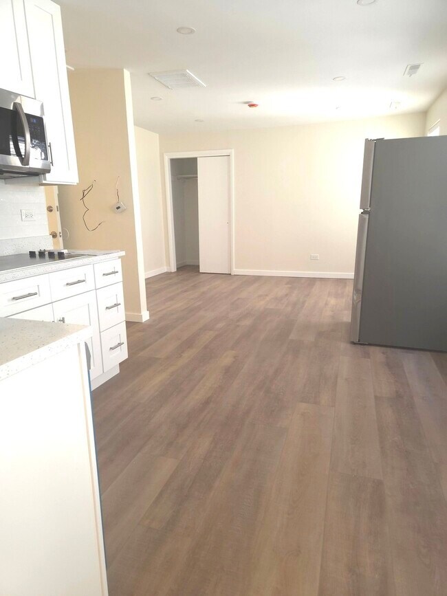 Photo - 607 N Wells St