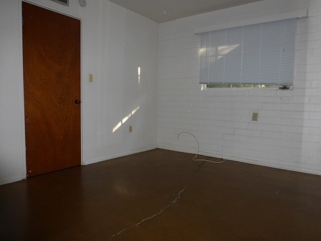 Photo - 1200 S Farmer Ave