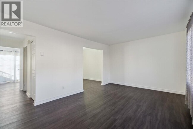 Photo - 885 Carleton Pl