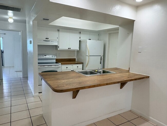 Building Photo - 3/2 Duplex for Rent in Cape Coral