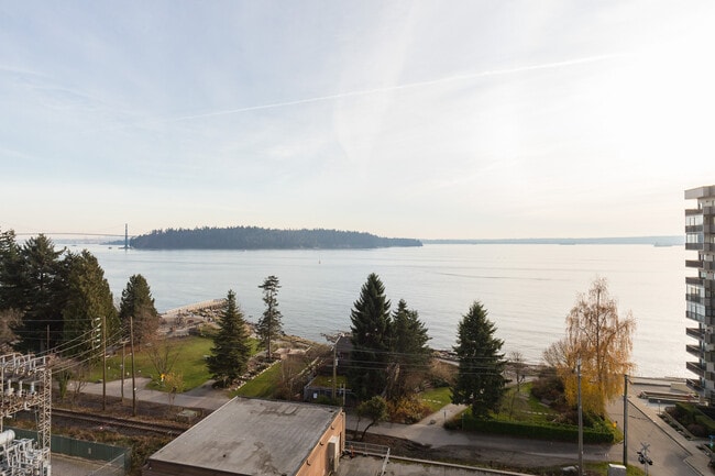 Photo - Hollyburn Plaza Unit 00402