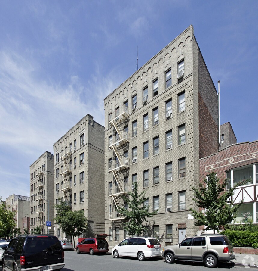 Photo - 3433 Dekalb Ave Apartments