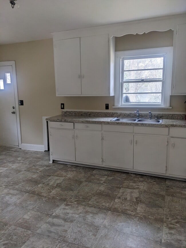 Photo - 1115 Woodrow St S