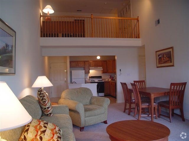 Vaulted Ceiling in Loft Apartments - The Club at Main Street