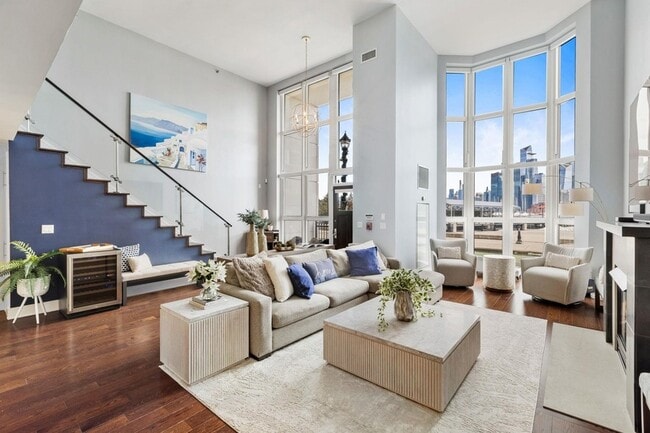 Photo - 1125 Maxwell Ln