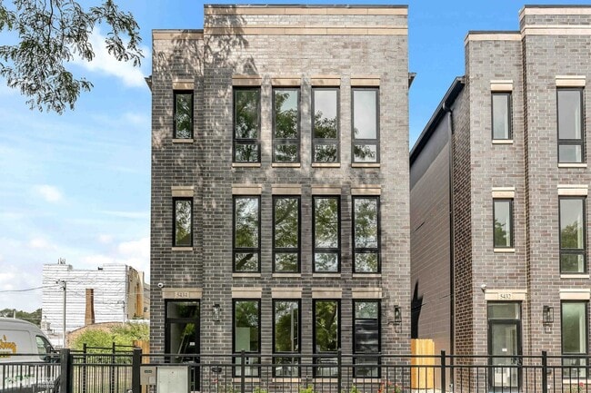 Building Photo - 5434 S Michigan Ave Unit 2