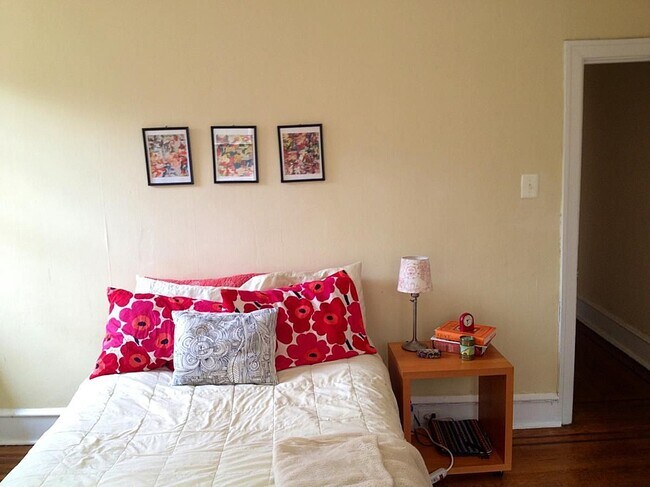 Photo - 4842 Larchwood Ave Unidad B