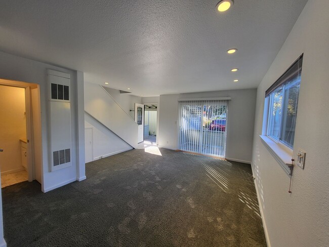 Photo - 19057 Linden St Condo