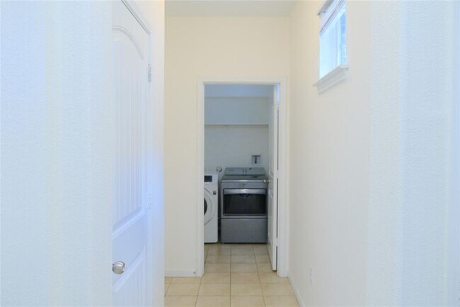 2880 Donnell Dr Unidad 801